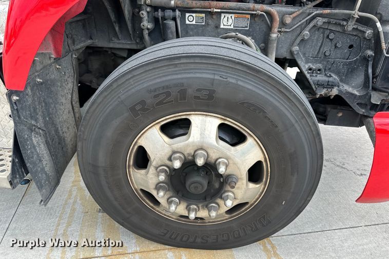 image for item EJ6988 2016 Kenworth  T400 semi truck