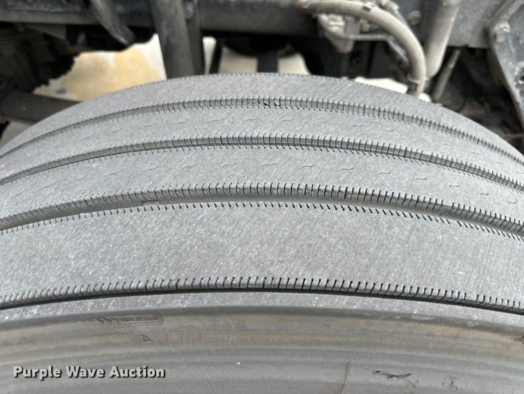 image for item EJ6988 2016 Kenworth  T400 semi truck