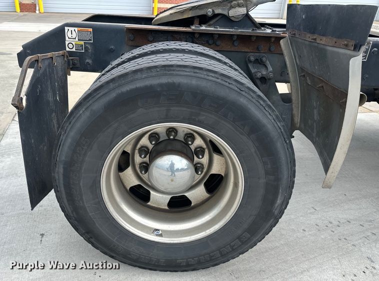 image for item EJ6988 2016 Kenworth  T400 semi truck