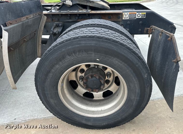 image for item EJ6988 2016 Kenworth  T400 semi truck