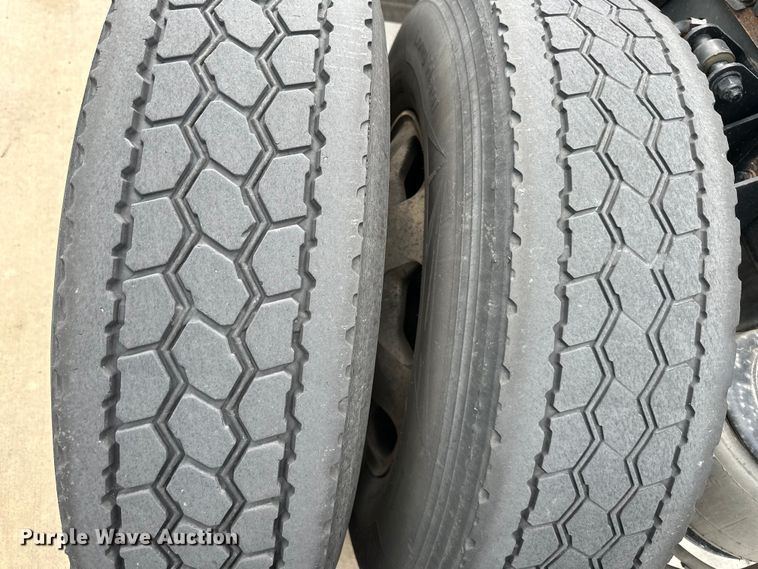 image for item EJ6988 2016 Kenworth  T400 semi truck