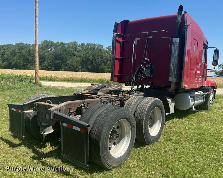 image for item EK1407 2001 Freightliner  CST120 semi truck