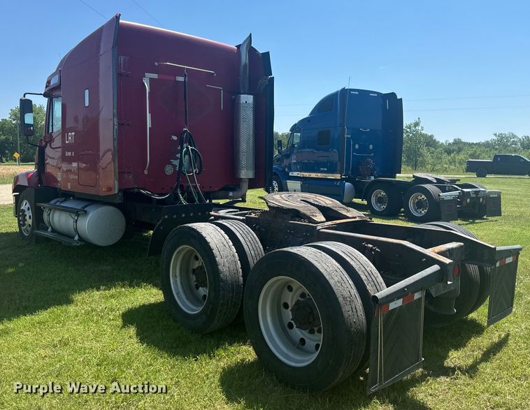 image for item EK1407 2001 Freightliner  CST120 semi truck