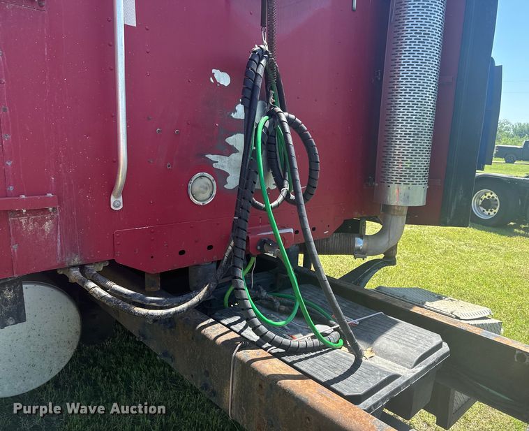 image for item EK1407 2001 Freightliner  CST120 semi truck