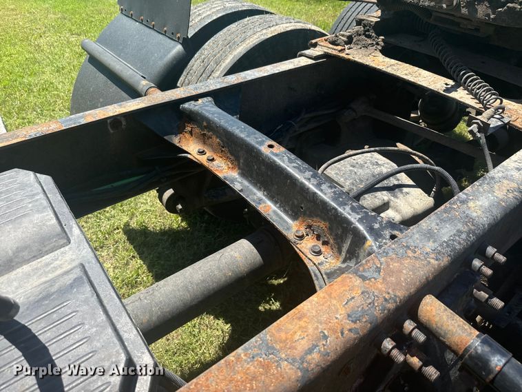 image for item EK1407 2001 Freightliner  CST120 semi truck