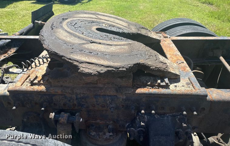 image for item EK1407 2001 Freightliner  CST120 semi truck