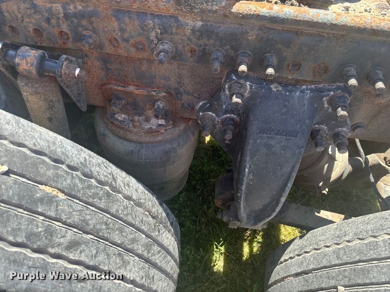 image for item EK1407 2001 Freightliner  CST120 semi truck