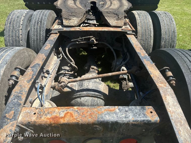 image for item EK1407 2001 Freightliner  CST120 semi truck