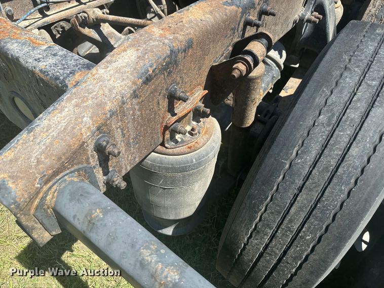 image for item EK1407 2001 Freightliner  CST120 semi truck