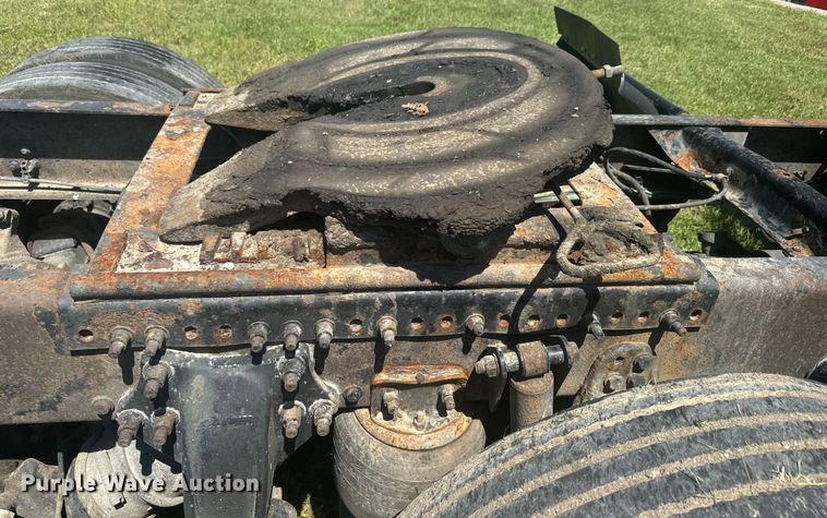 image for item EK1407 2001 Freightliner  CST120 semi truck