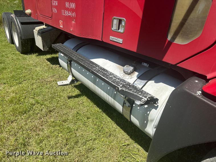 image for item EK1407 2001 Freightliner  CST120 semi truck