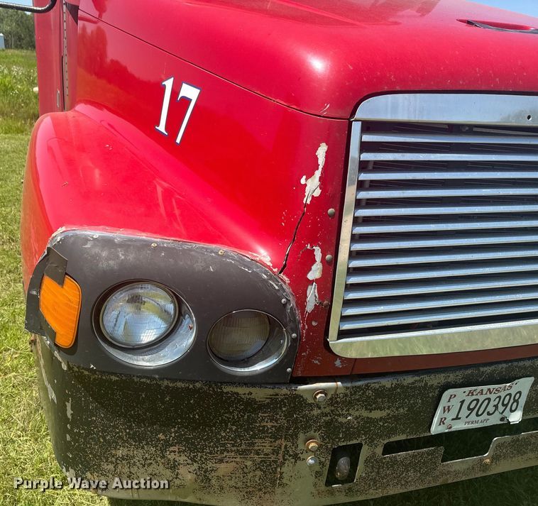 image for item EK1407 2001 Freightliner  CST120 semi truck