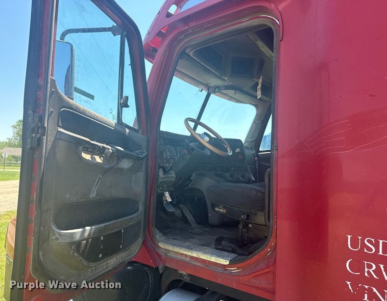 image for item EK1407 2001 Freightliner  CST120 semi truck