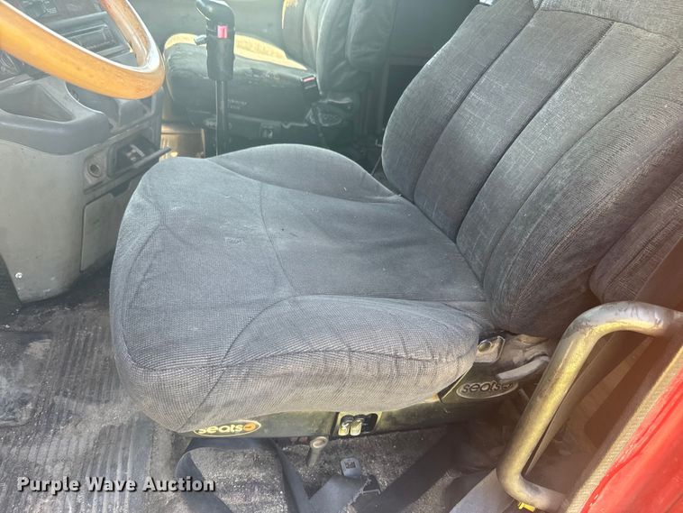 image for item EK1407 2001 Freightliner  CST120 semi truck