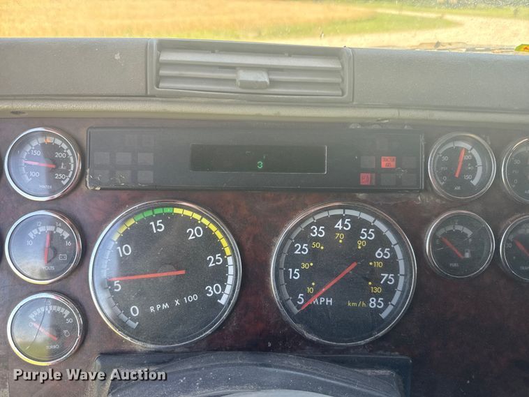 image for item EK1407 2001 Freightliner  CST120 semi truck