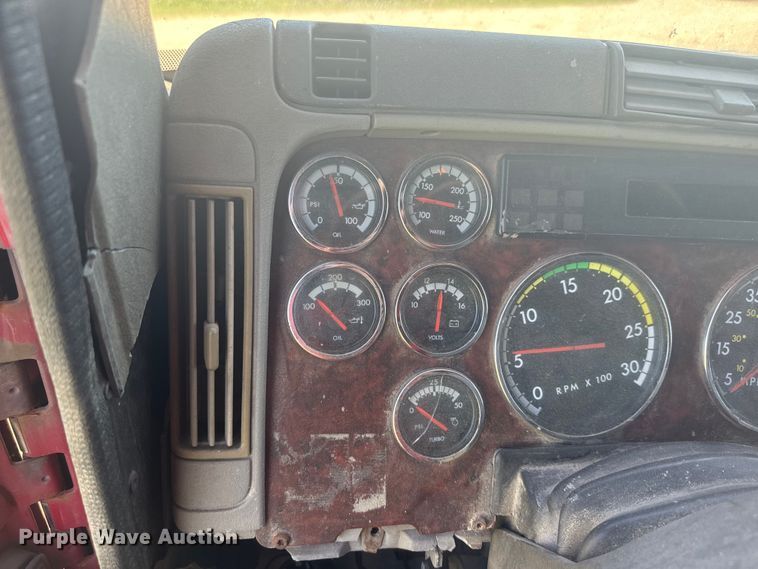 image for item EK1407 2001 Freightliner  CST120 semi truck