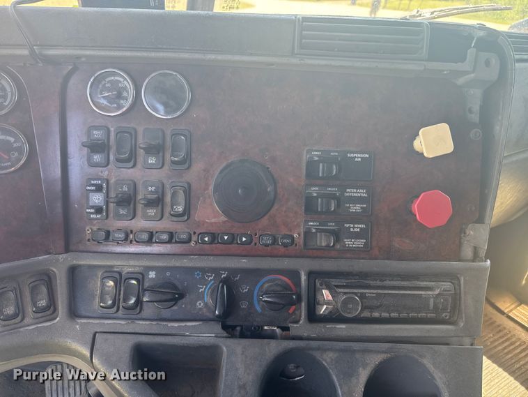 image for item EK1407 2001 Freightliner  CST120 semi truck