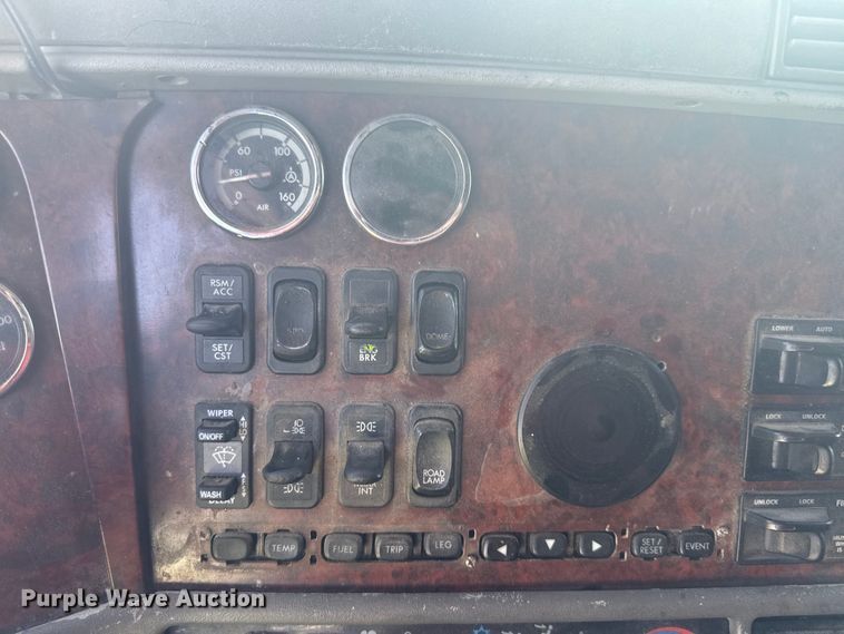 image for item EK1407 2001 Freightliner  CST120 semi truck