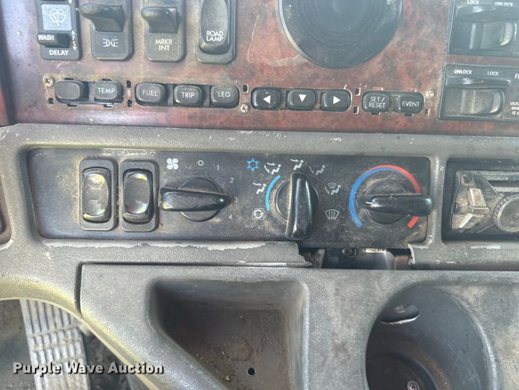 image for item EK1407 2001 Freightliner  CST120 semi truck