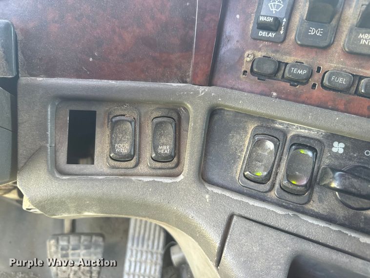 image for item EK1407 2001 Freightliner  CST120 semi truck