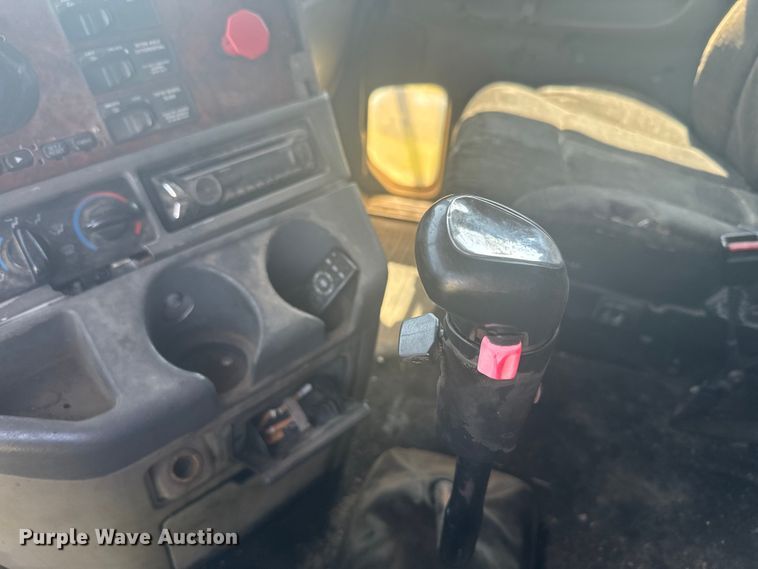 image for item EK1407 2001 Freightliner  CST120 semi truck