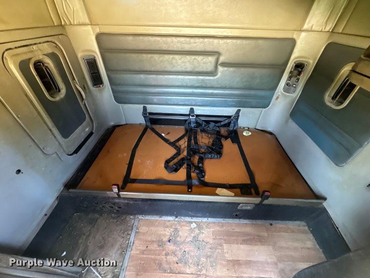 image for item EK1407 2001 Freightliner  CST120 semi truck