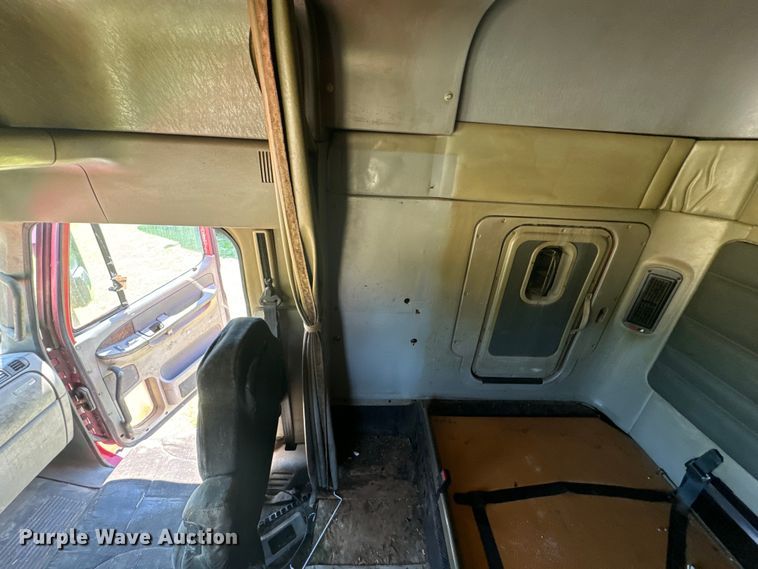 image for item EK1407 2001 Freightliner  CST120 semi truck