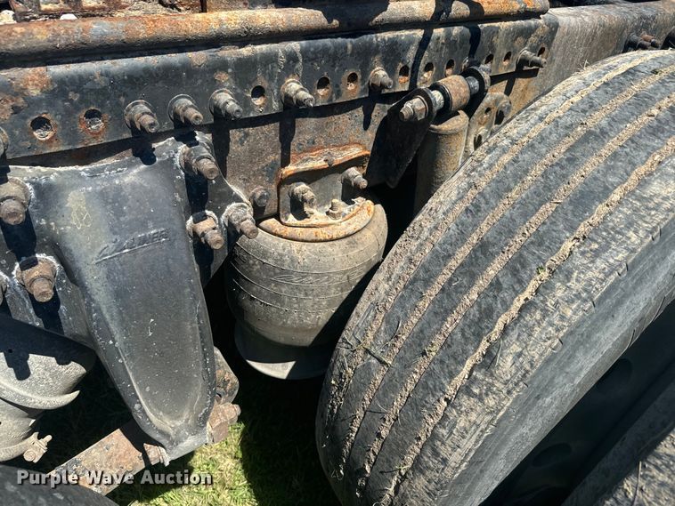 image for item EK1407 2001 Freightliner  CST120 semi truck