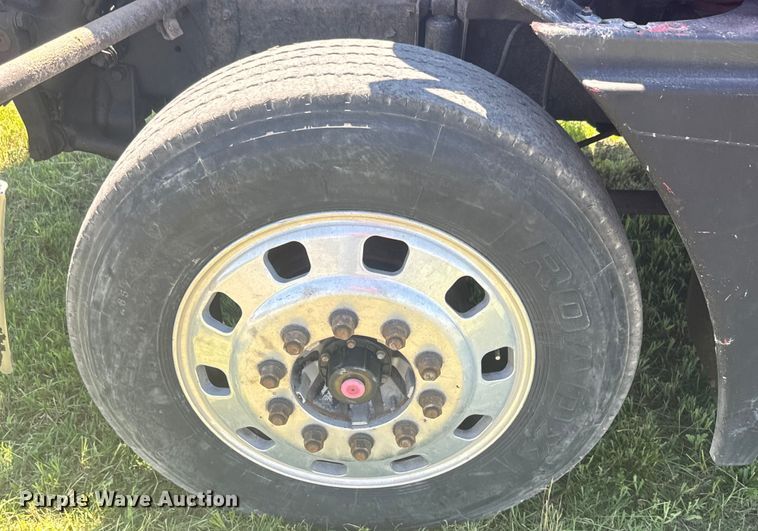 image for item EK1407 2001 Freightliner  CST120 semi truck