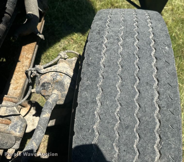 image for item EK1407 2001 Freightliner  CST120 semi truck