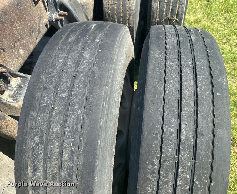 image for item EK1407 2001 Freightliner  CST120 semi truck