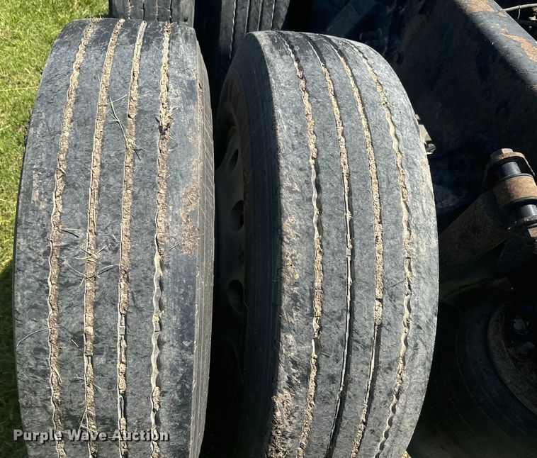 image for item EK1407 2001 Freightliner  CST120 semi truck