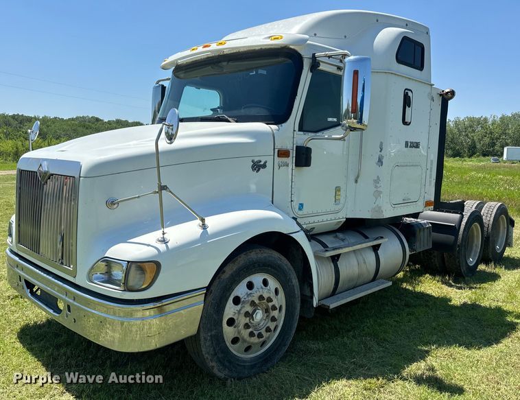 image for item EK1408 2003 International  9200i semi truck