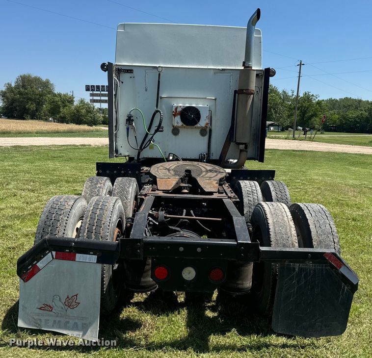 image for item EK1408 2003 International  9200i semi truck