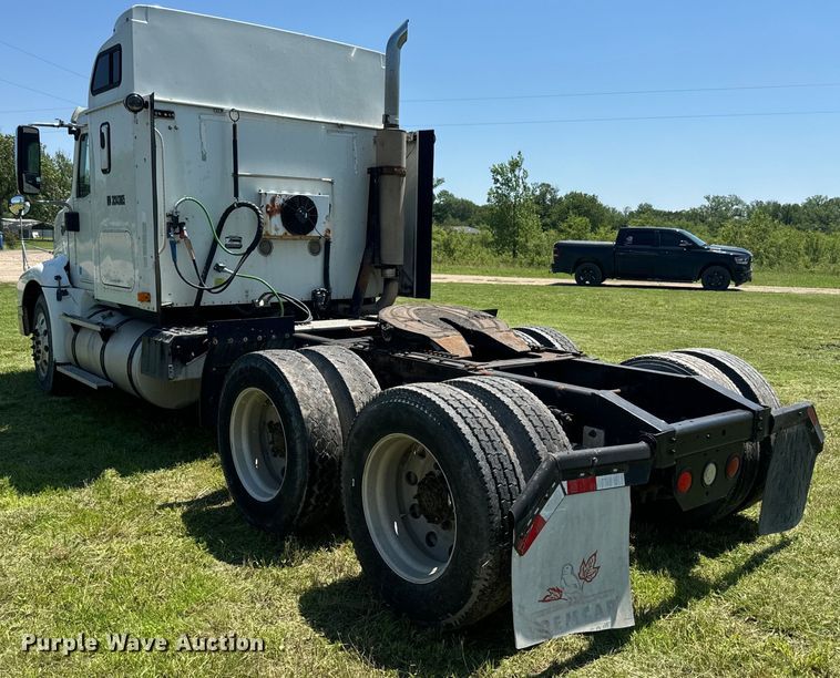 image for item EK1408 2003 International  9200i semi truck