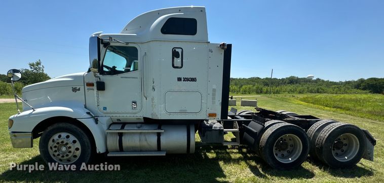 image for item EK1408 2003 International  9200i semi truck