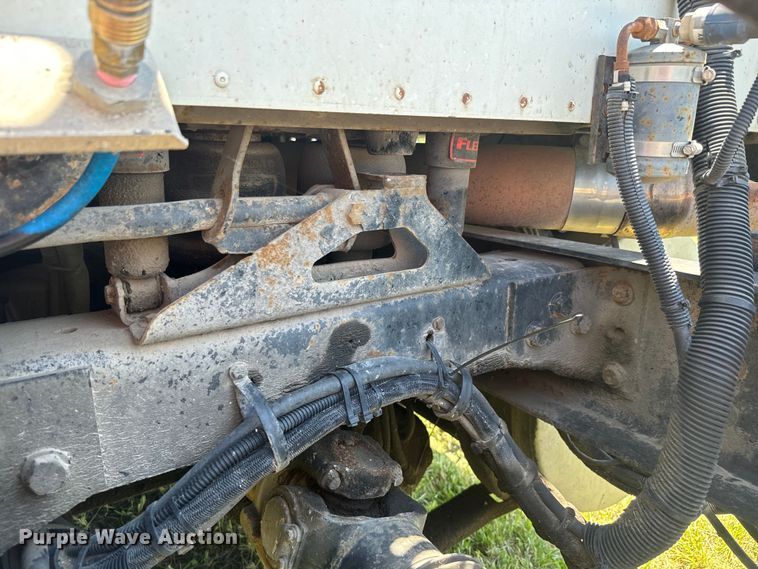 image for item EK1408 2003 International  9200i semi truck