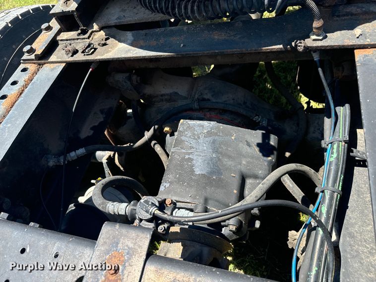 image for item EK1408 2003 International  9200i semi truck