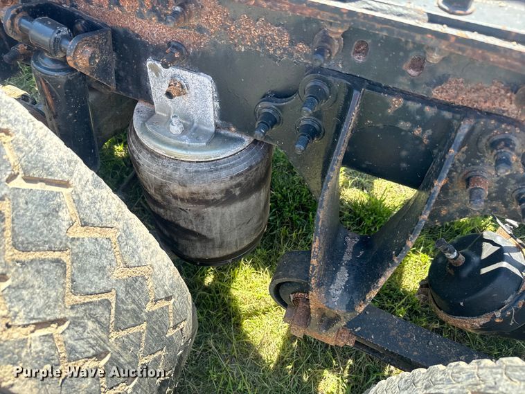 image for item EK1408 2003 International  9200i semi truck