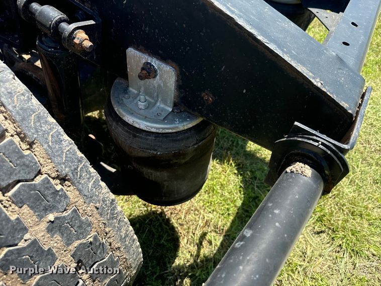 image for item EK1408 2003 International  9200i semi truck