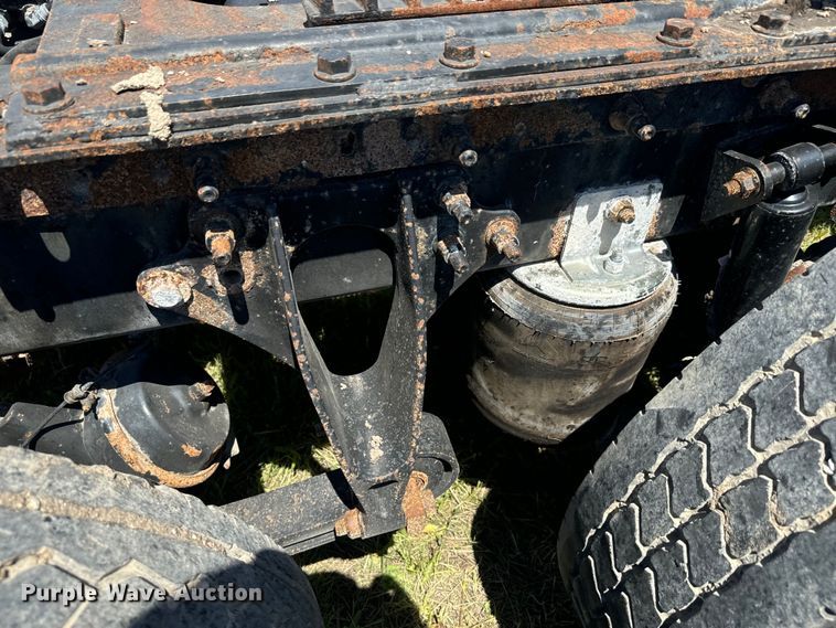 image for item EK1408 2003 International  9200i semi truck