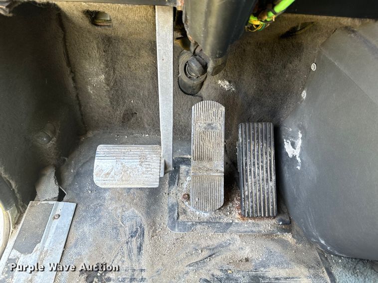 image for item EK1408 2003 International  9200i semi truck