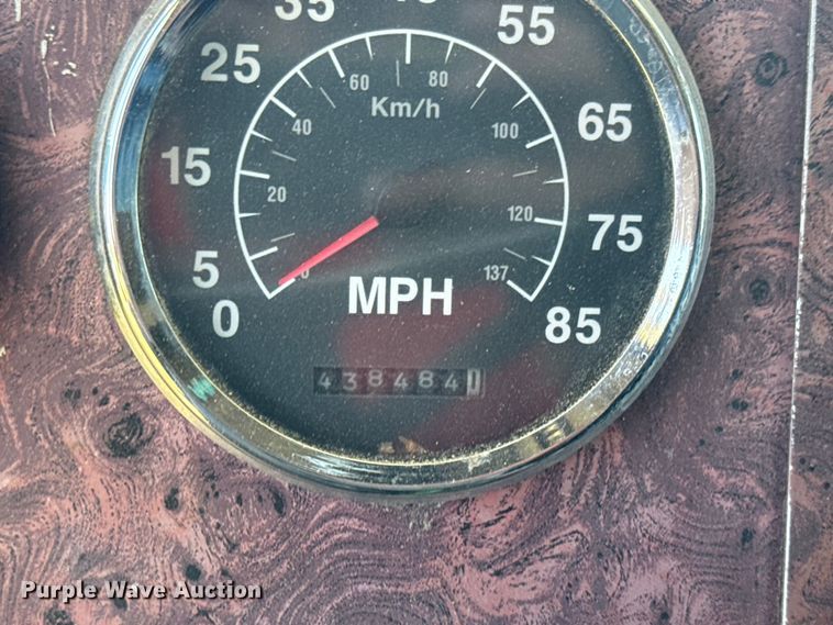 image for item EK1408 2003 International  9200i semi truck