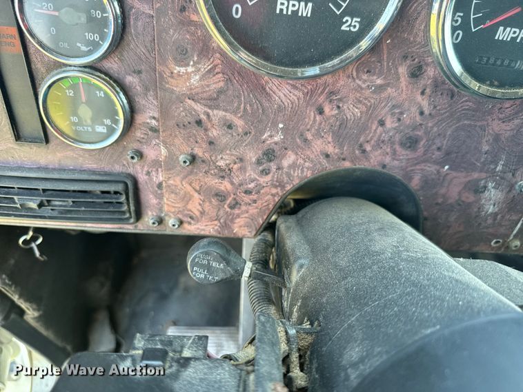 image for item EK1408 2003 International  9200i semi truck