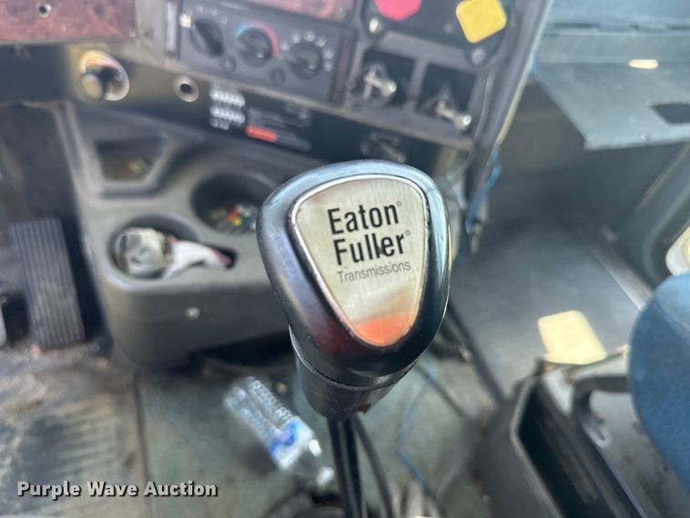 image for item EK1408 2003 International  9200i semi truck