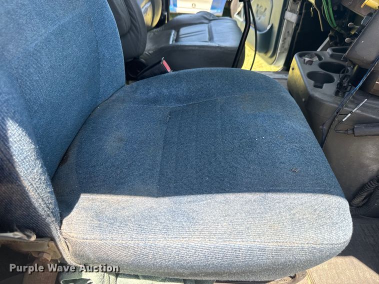 image for item EK1408 2003 International  9200i semi truck