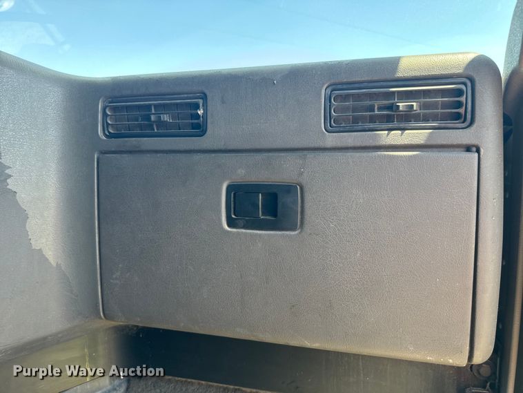 image for item EK1408 2003 International  9200i semi truck