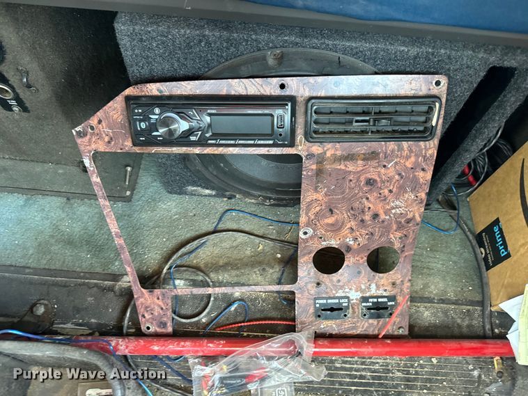 image for item EK1408 2003 International  9200i semi truck