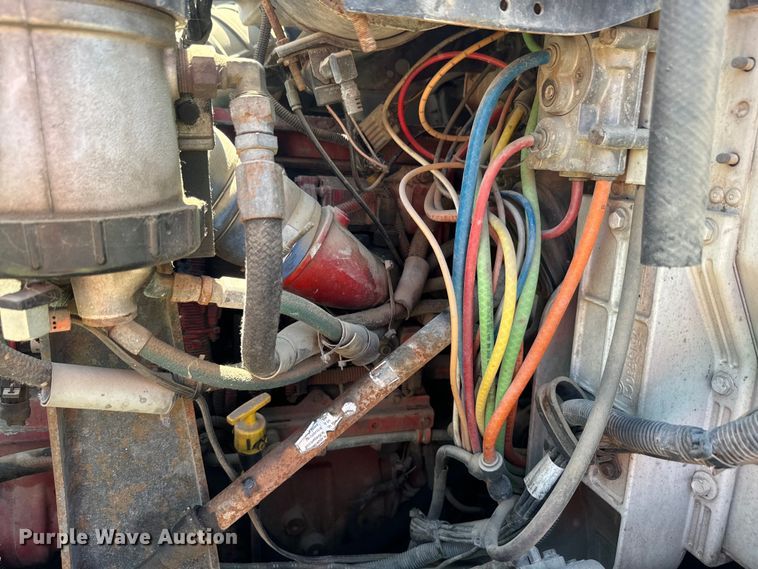 image for item EK1408 2003 International  9200i semi truck