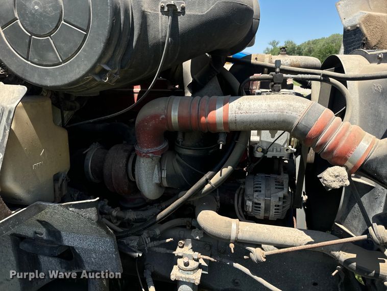 image for item EK1408 2003 International  9200i semi truck